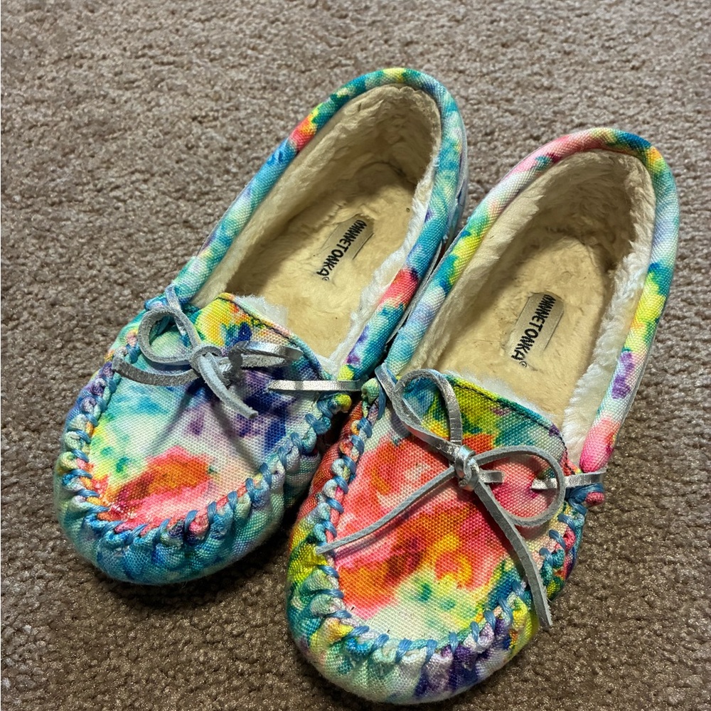 Minnetonka Kids Tie-Dye Moccasins
